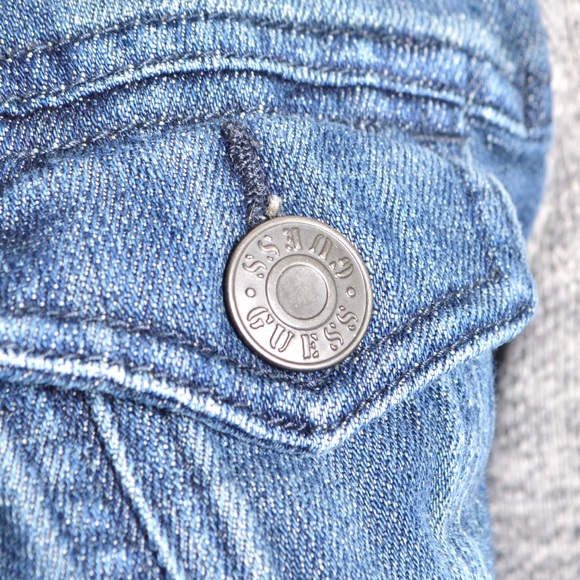 ❌SOLD❌ Guess Denim Jacket - Picture 7 of 7